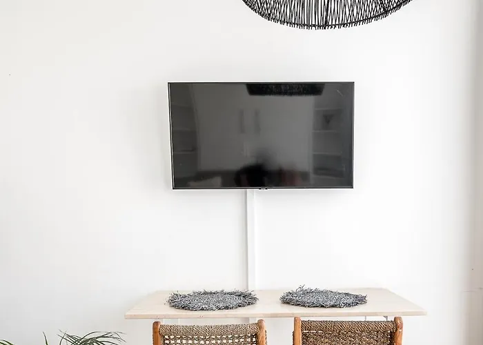 Bali Style With Balcony Near Gates Of Dawn Butas *