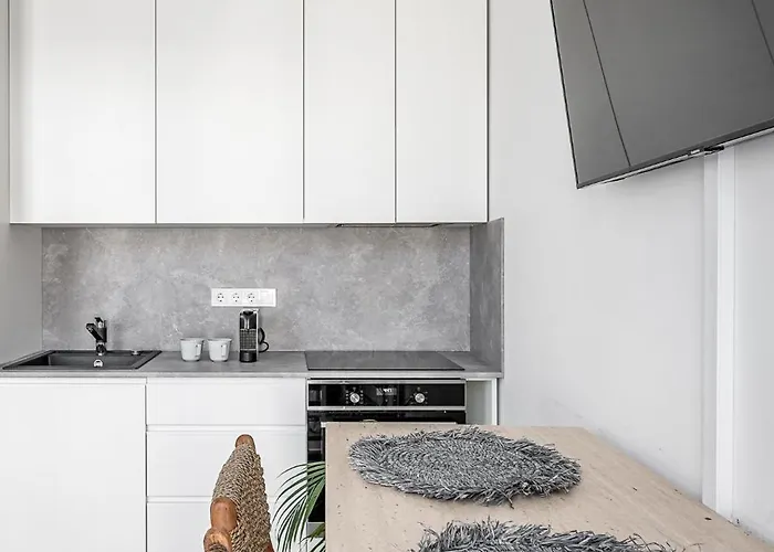 Bali Style With Balcony Near Gates Of Dawn דירה וילנה